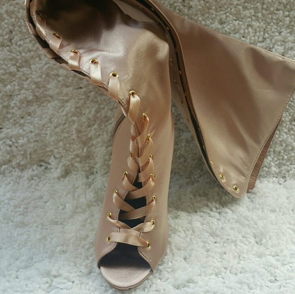 Thigh High Blush Satin Lace up Boot size 6 - Picture 2 of 4